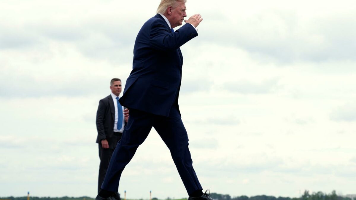 Trump called his own housing bill a ‘yawn.’ Now he’s heading for a west coast tour with a 32% approval rating on the economy